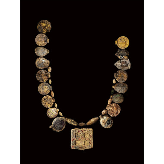 A Middle Age dated necklace discovered in Harpole (UK)